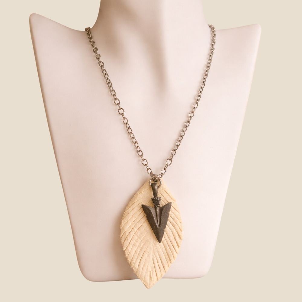 Arrowhead Leather Leaf Necklace Western Boho Tribal Minimalist Cream